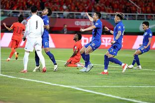戴伟浚：韩国球员都撞不动，李刚仁频率快 球黏在脚下像梅西